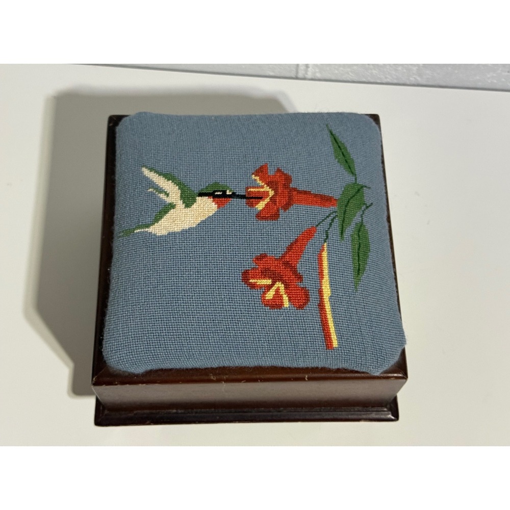 Freeman & Co Chippendale-Style Needlepoint Hummingbird Vintage Footstool Wood